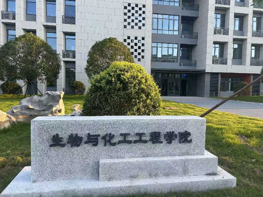宜兴市扬州职业大学体育场高杆灯项目